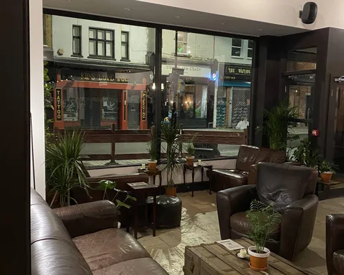 Living space opening onto a garden